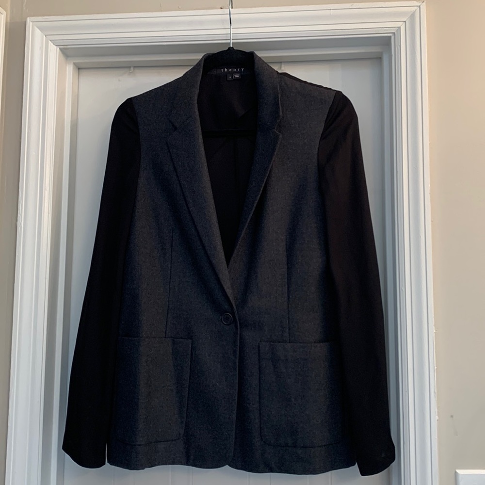 Theory Blazer size 0. Front button. Pockets.